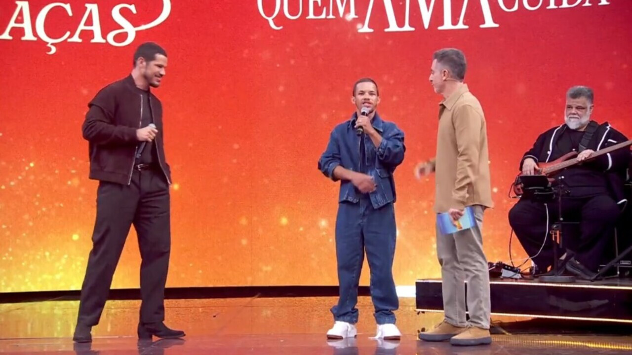José Loreto presenteia sósia viral com casa própria no Domingão