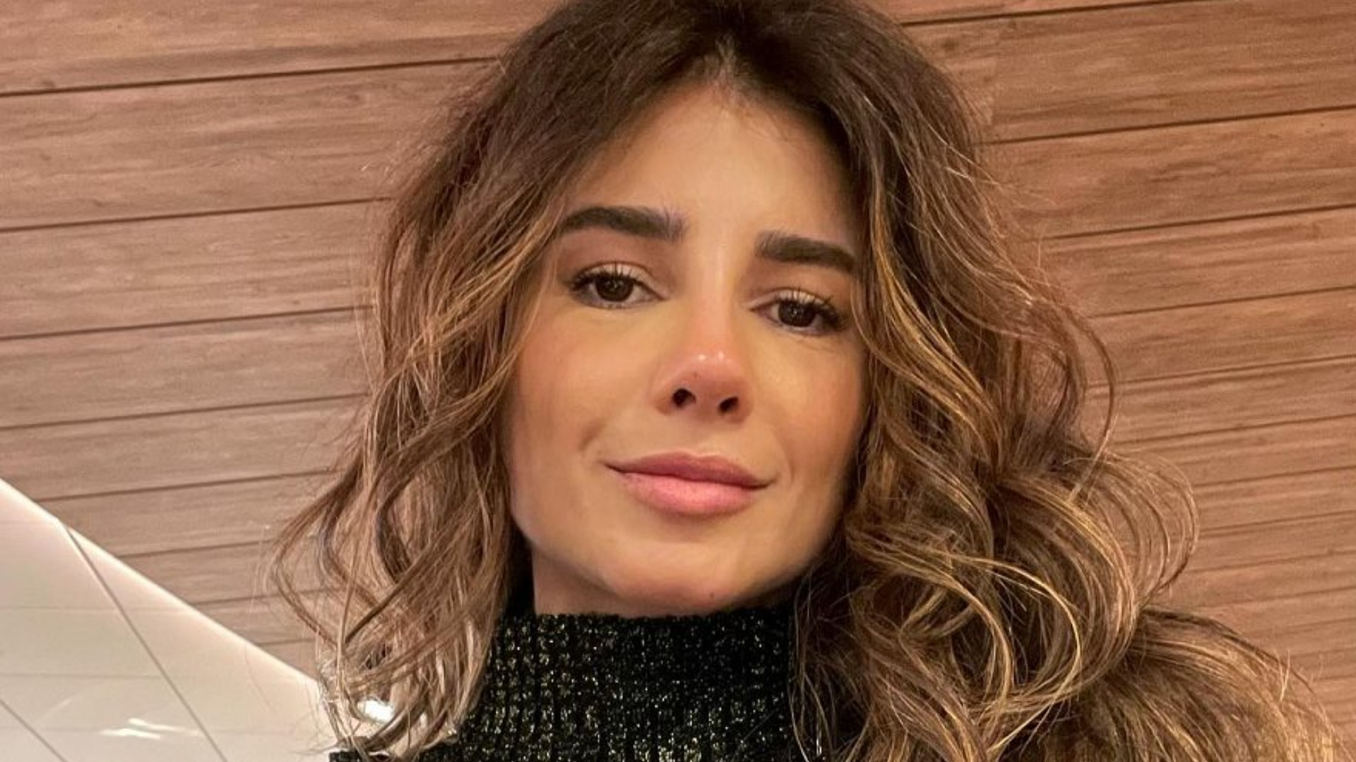 Paula Fernandes expõe hotel e acusa funcionários de deboche: 'Pior experiência da vida'