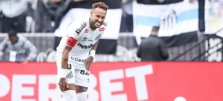 Faltam 25 dias: Edema na panturrilha de Neymar liga alerta na Seleção Brasileira