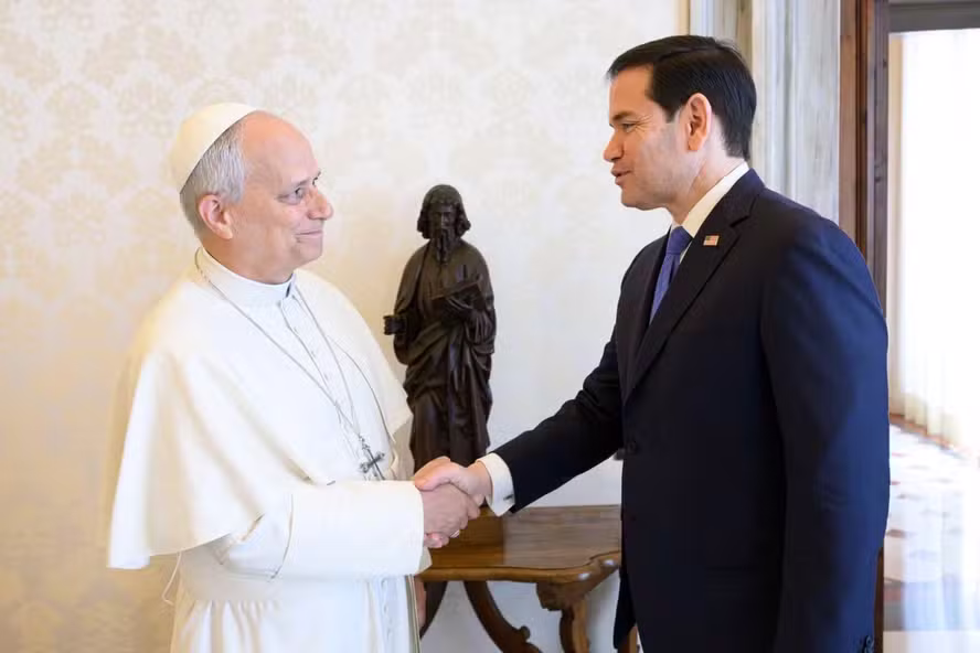 Marco Rubio visita papa Leão 14 após ataques públicos de Trump no Vaticano