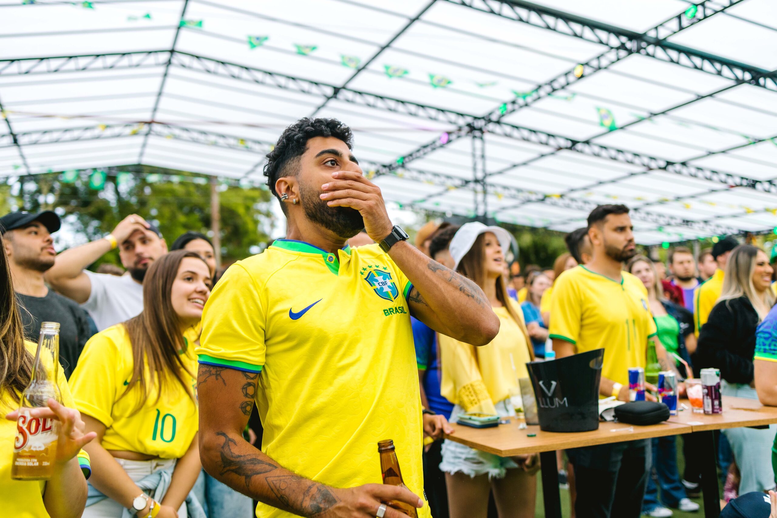 Como montar um visual casual com peças esportivas sem exagerar