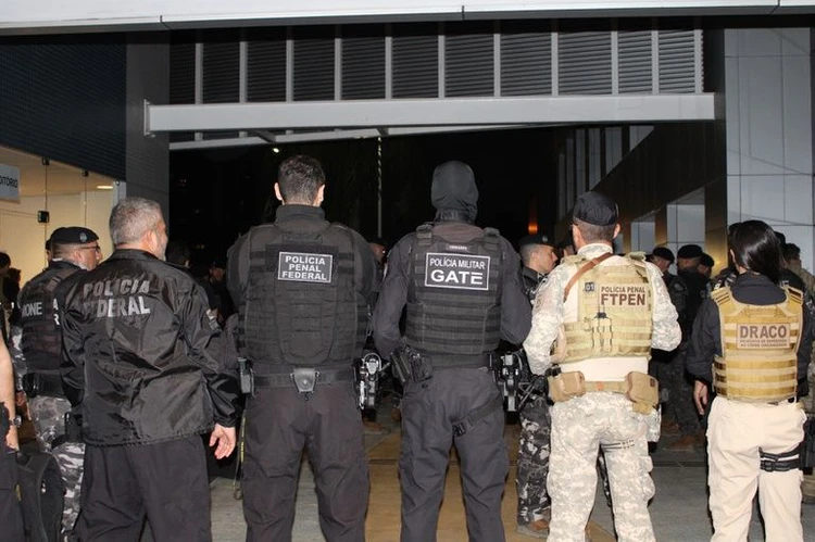PF faz megaoperação em 16 estados contra facções e tráfico