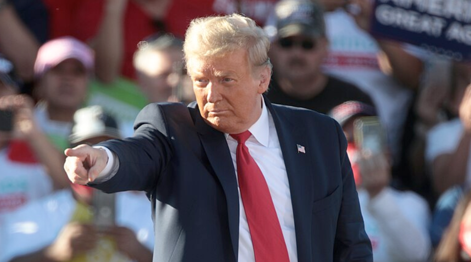 Inflação e guerra desgastam imagem econômica de Trump nos EUA