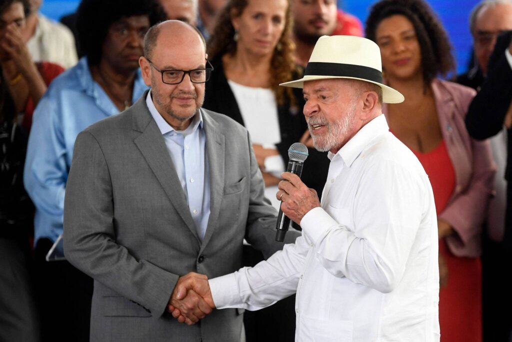 Lula amplia agendas no Rio para reduzir força eleitoral de Flávio Bolsonaro
