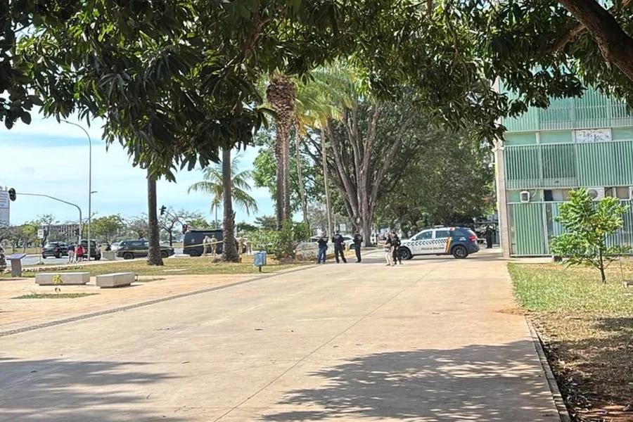 Mala suspeita encontrada na Esplanada dos Ministérios provoca interdição parcial em Brasília