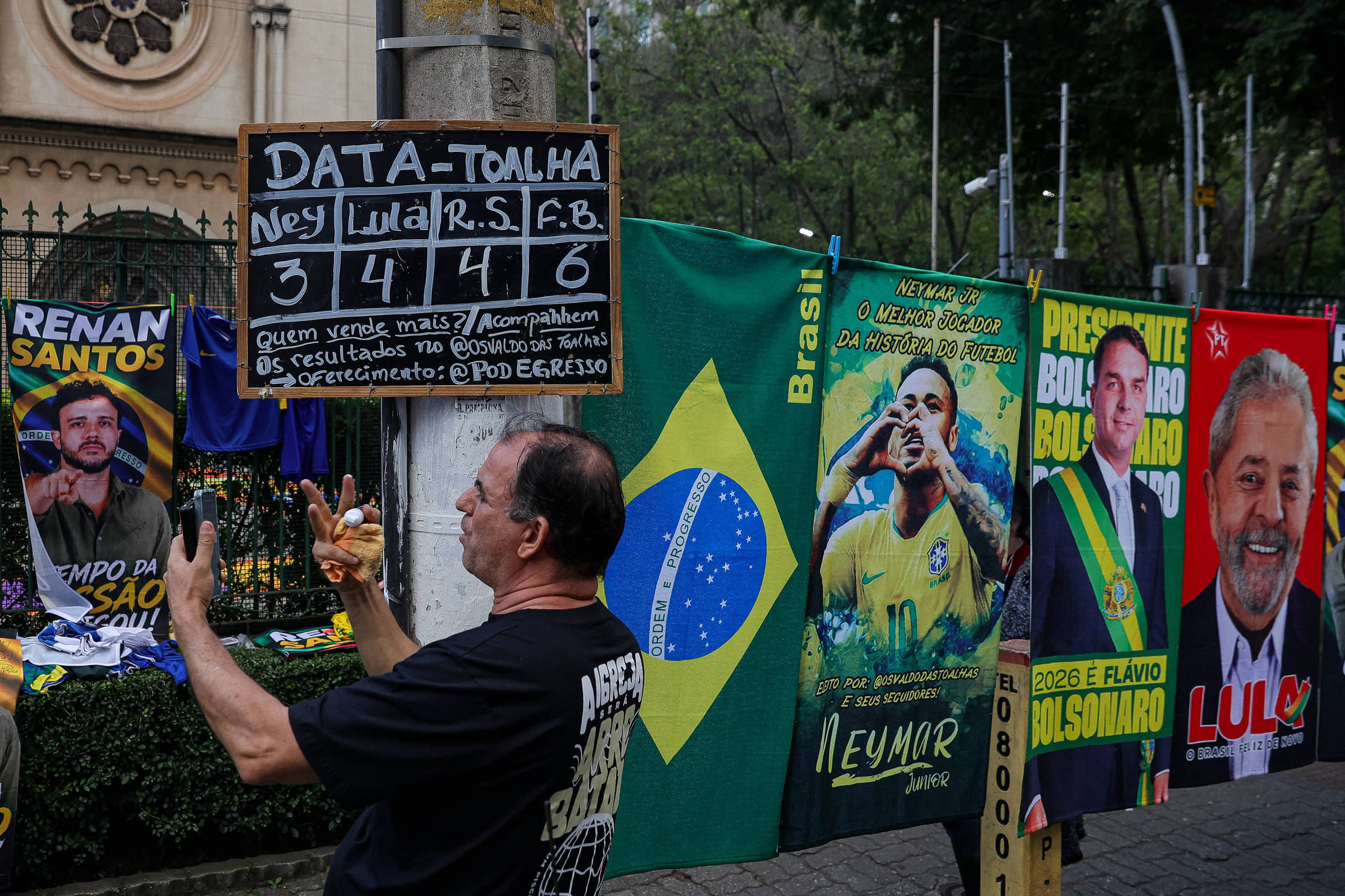 Data-Toalha vira atração em SP e mede popularidade de políticos