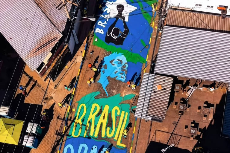 Rua da Vila Cruzeiro marcada por tragédia ganha cores e novo significado