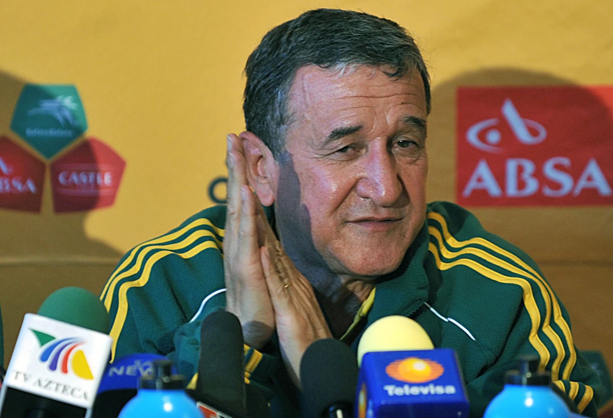 Ex-técnico da Seleção Brasileira Carlos Alberto Parreira é internado na UTI com inflamação pulmonar