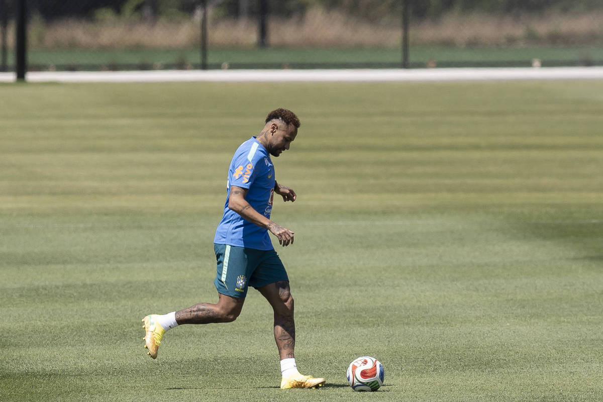 Ancelotti confirma Neymar disponível para jogo do Brasil contra a Escócia