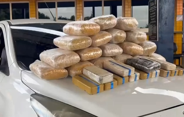 PRF apreende 32 kg de drogas na BR-364 em Jataí durante fiscalização de rotina
