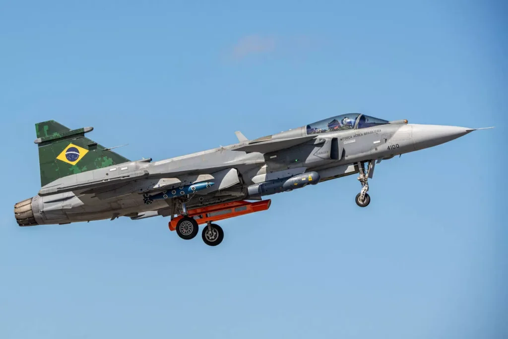Brasil anuncia compra de até 20 novos caças Gripen e amplia plano da FAB