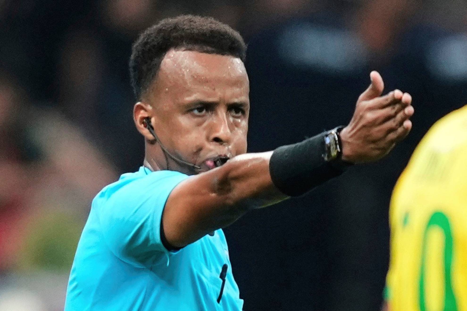 Árbitro barrado da Copa do Mundo apitará PSG e Aston Villa na Supercopa 2026