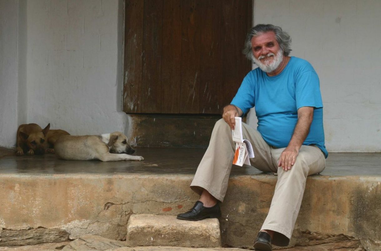 Morre Raimundo Carrero, ícone da literatura pernambucana, aos 78 anos