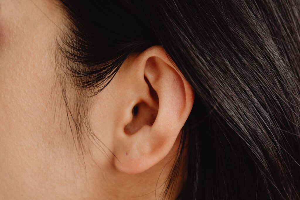 6 cuidados essenciais ao aplicar técnicas de auriculoterapia