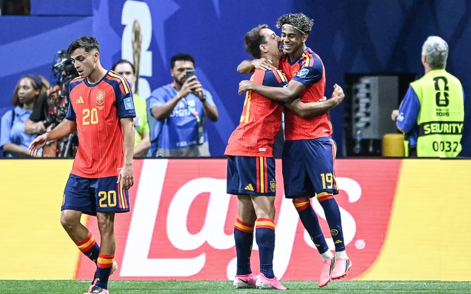 Lamine Yamal supera Messi e entra para lista histórica de artilheiros jovens