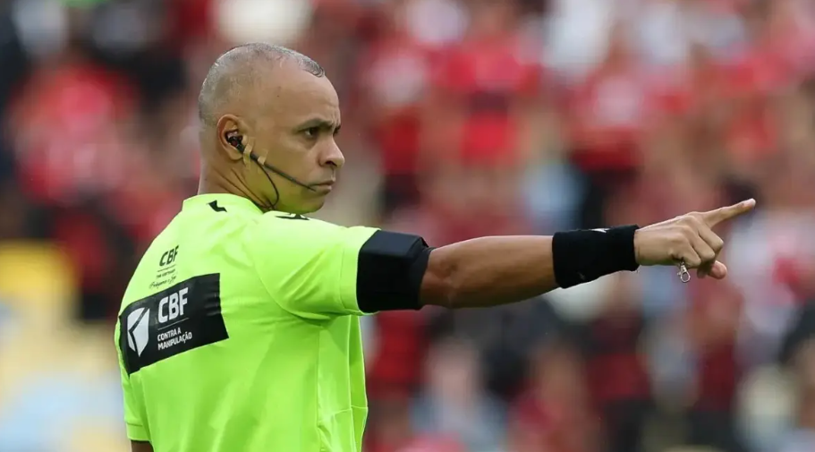 Wilton Pereira Sampaio apita abertura da Copa do Mundo entre México e África do Sul