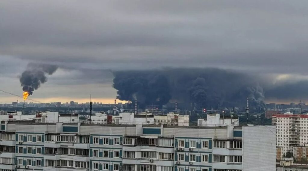 Drone ucraniano atinge prédio residencial e refinaria em Moscou; veja vídeo