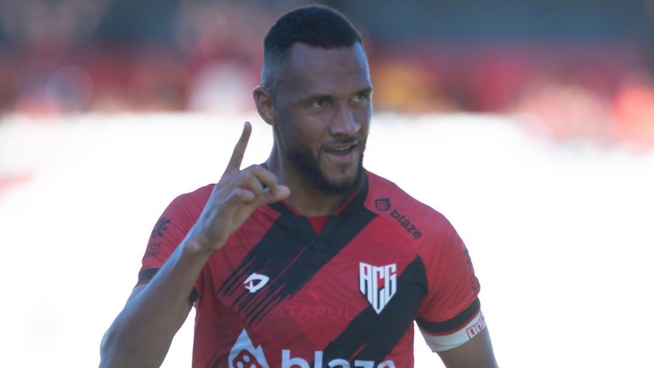 Gustavo Coutinho brilha com dois gols relâmpagos, e Atlético-GO vence Ponte Preta no Accioly