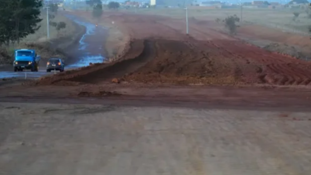 GO-469 recebe investimento de R$ 31 milhões e terá trecho asfaltado entre Abadia de Goiás e Aragoiânia