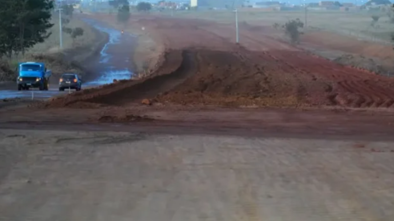 GO-469 recebe investimento de R$ 31 milhões e terá trecho asfaltado entre Abadia de Goiás e Aragoiânia