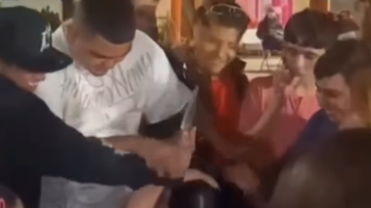 Vídeo: Homem fica ferido ao tentar empurrar aniversariante contra bolo no México