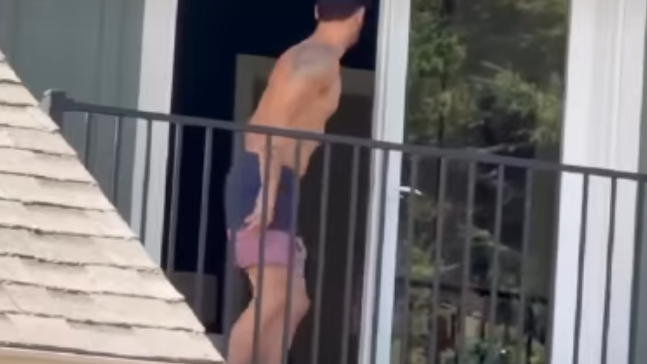Vídeo: Homem esconde suposta amante segundos antes de companheira entrar em casa