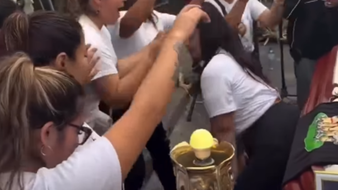 Vídeo: Mulher dança ao lado do caixão e despedida inusitada repercute nas redes sociais