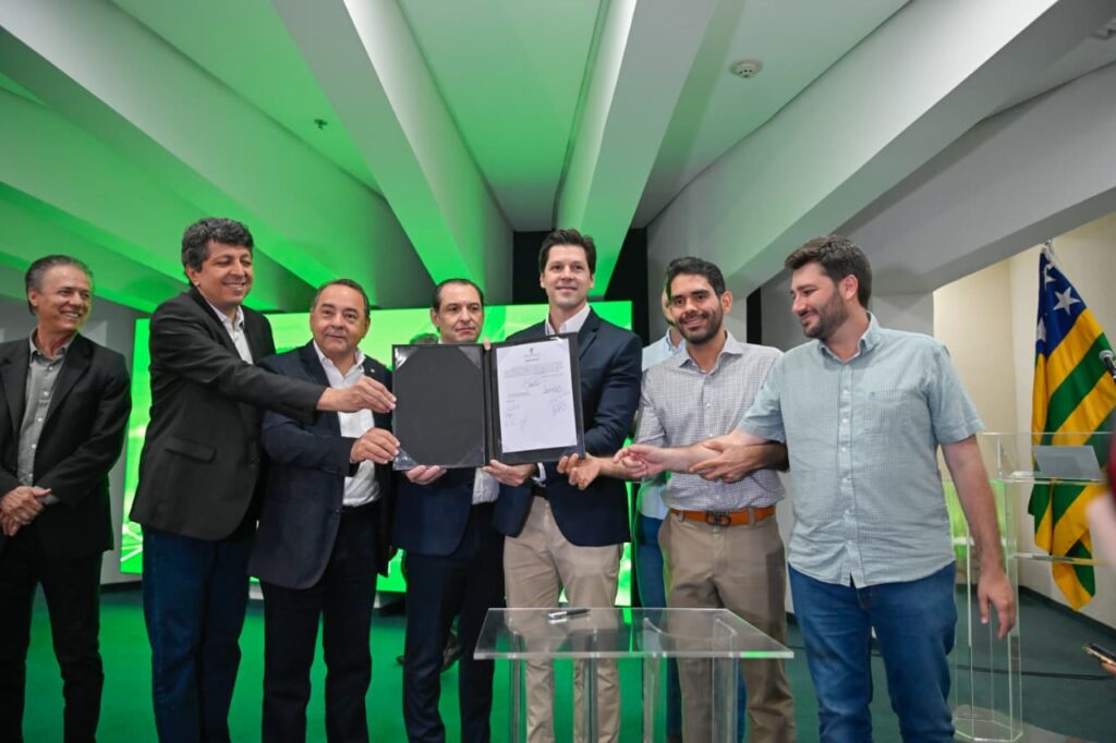 Daniel Vilela anuncia construção de 1.681 casas gratuitas em 35 cidades de Goiás