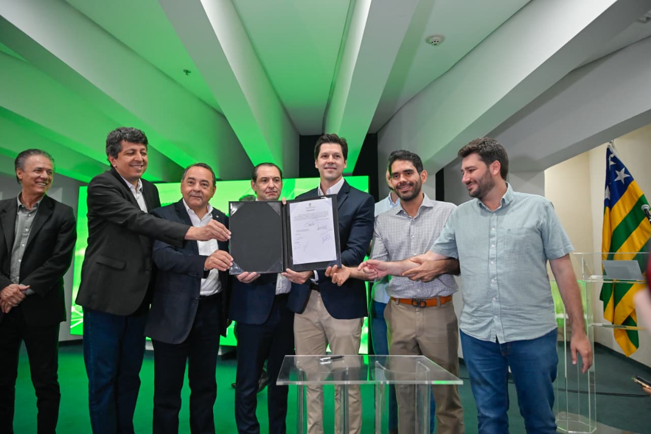 Daniel Vilela anuncia construção de 1.681 casas gratuitas em 35 cidades de Goiás