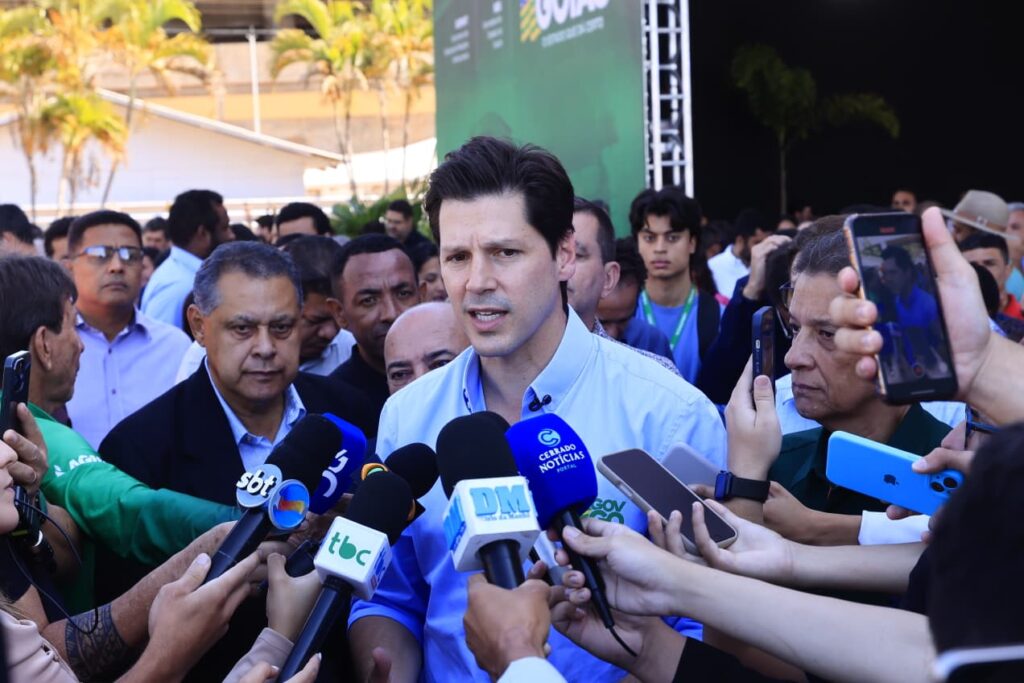 Goiás entrega mais de 170 veículos e equipamentos a 156 municípios em nova etapa de programa estadual