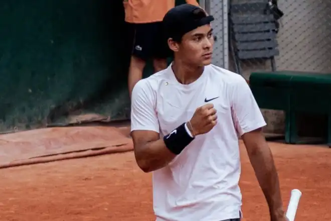 Guto Miguel faz história e conquista título juvenil de Roland Garros