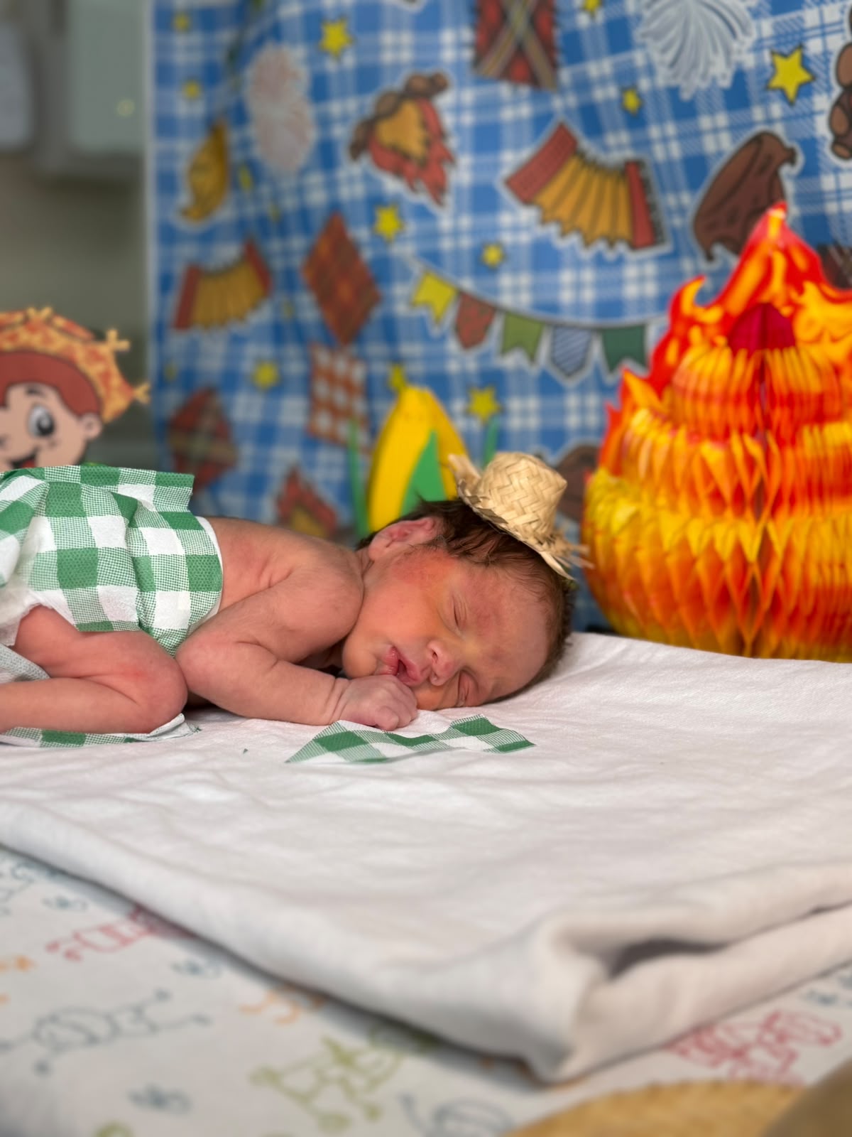 HMMCC realiza ensaio junino com bebês da Unidade Neonatal