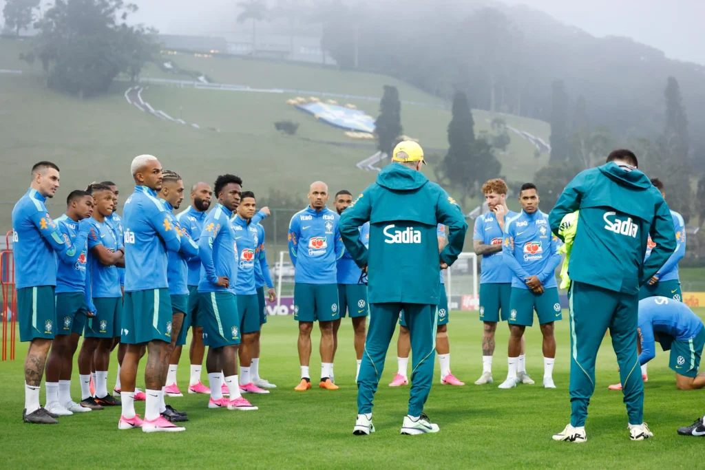 Brasil fecha preparação para amistoso contra o Egito com testes de Ancelotti