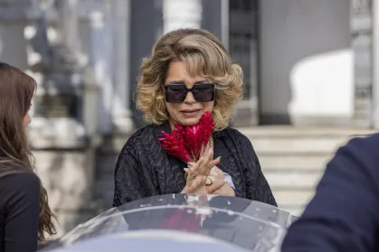 Isabel Teixeira desperta curiosidade do público ao viver antagonista em “Quem Ama Cuida”