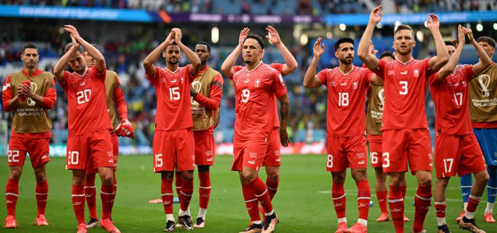 Seleção da Suíça enfrenta alerta de cobras durante treinos para a Copa de 2026
