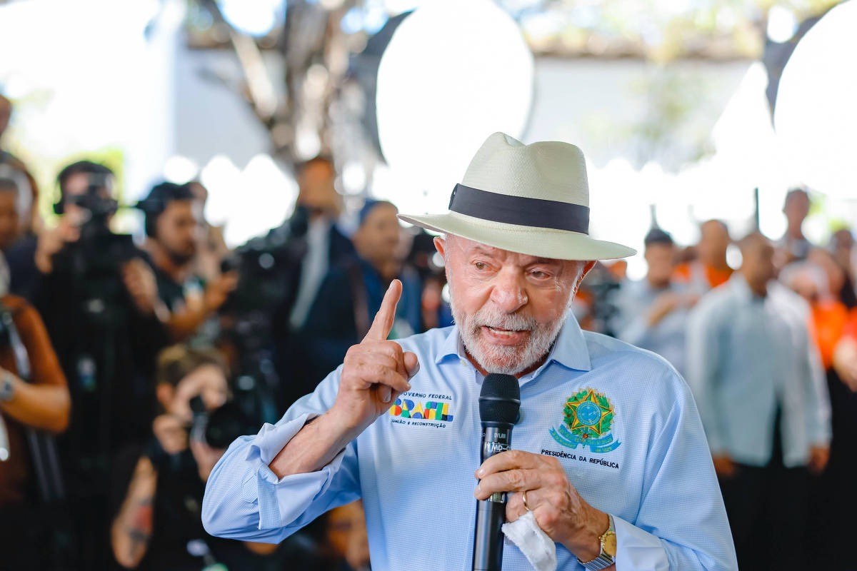 Lula volta a falar em traição e diz que Flávio é capaz de vender o país por interesses mesquinhos