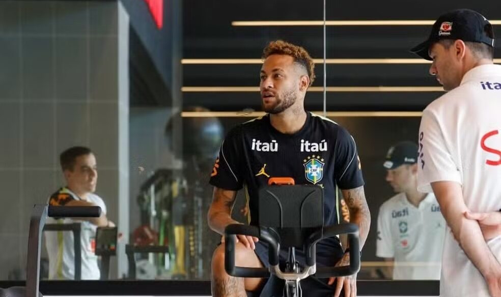 Neymar não viajará para amistoso do Brasil contra o Egito para intensificar tratamento de lesão