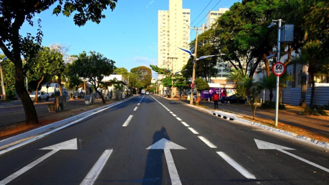 Sinalização viária é ampliada em 243 bairros de Goiânia com 128 mil metros quadrados de pintura