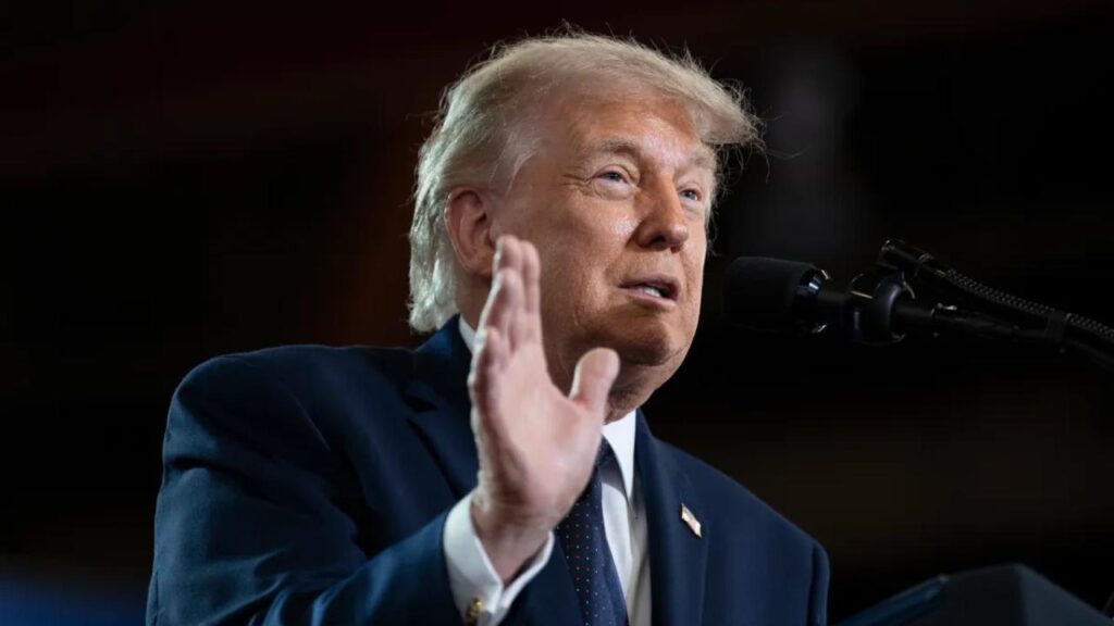 Vídeo: Trump interrompe entrevista após tensão com jornalista e deixa local antes do fim