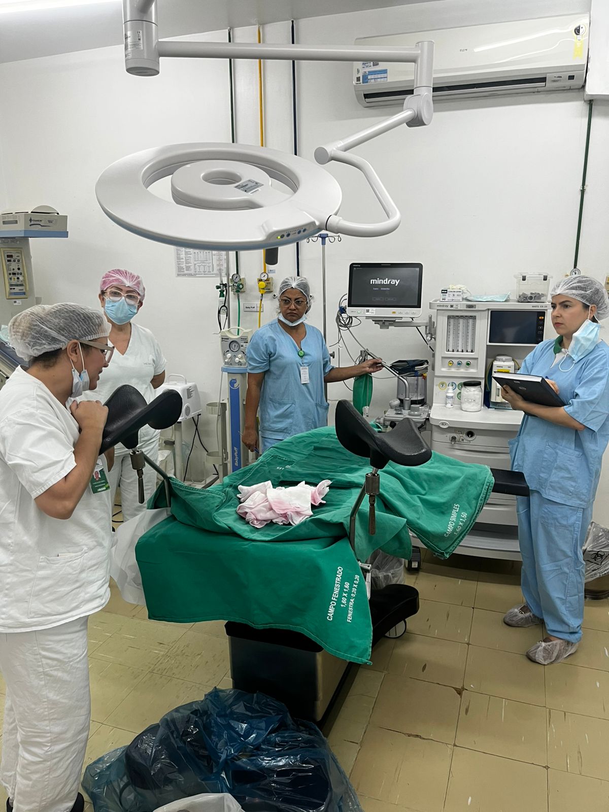 HEMNSL simula pesagem de compressas para prevenir hemorragia pós-parto