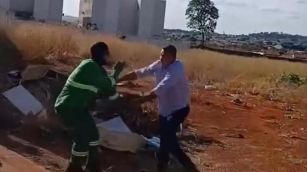 Coletor de lixo é agredido por morador durante trabalho em Goiânia; veja vídeo