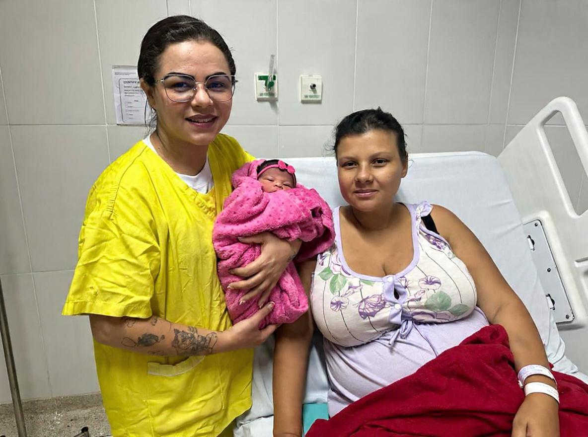 Mães recebem orientações sobre o banho do bebê na Maternidade Nascer Cidadão