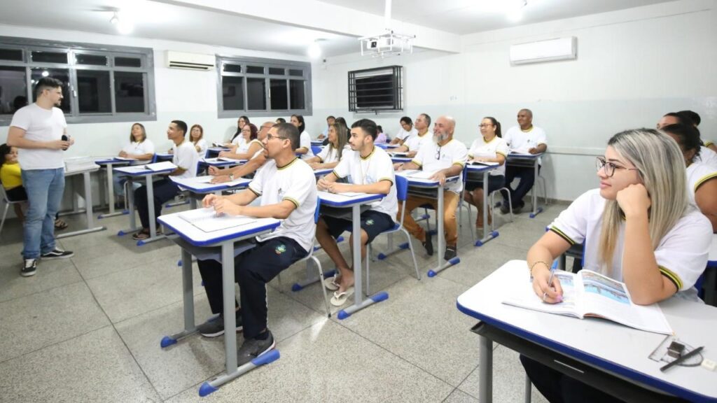 Seduc abre matrículas para EJA no dia 22 de junho com vagas presenciais e semipresenciais