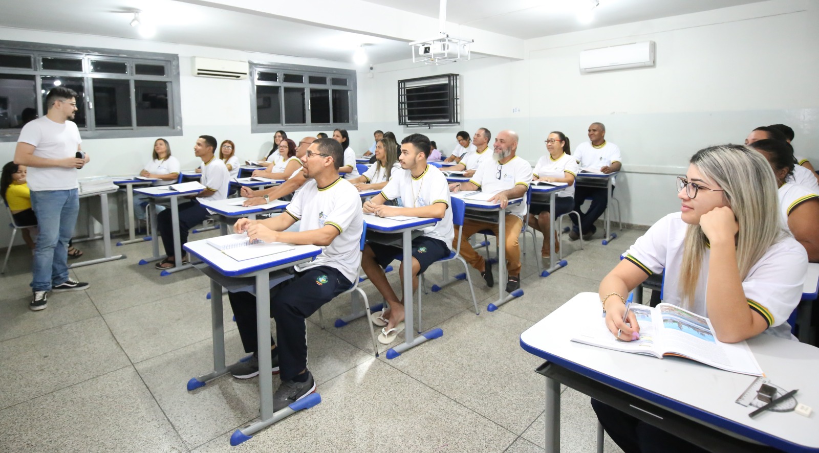 Governo de Goiás abre matrículas da EJA para quem deseja concluir os estudos