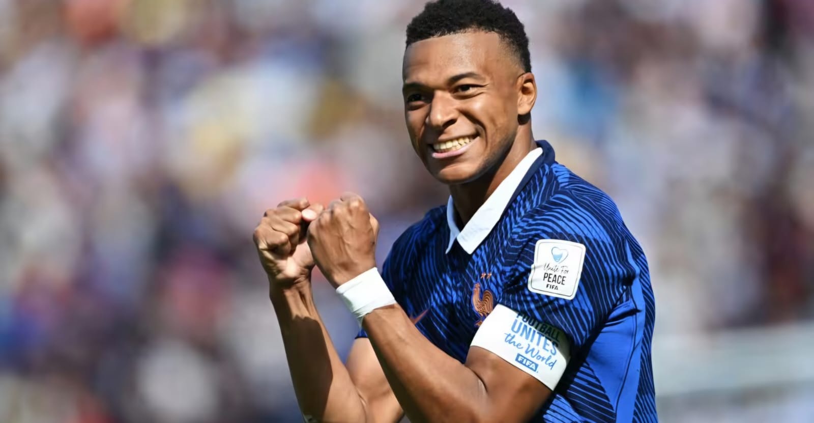 Mbappé marca duas vezes, supera Pelé e Messi e brilha na vitória da França diante de Senegal