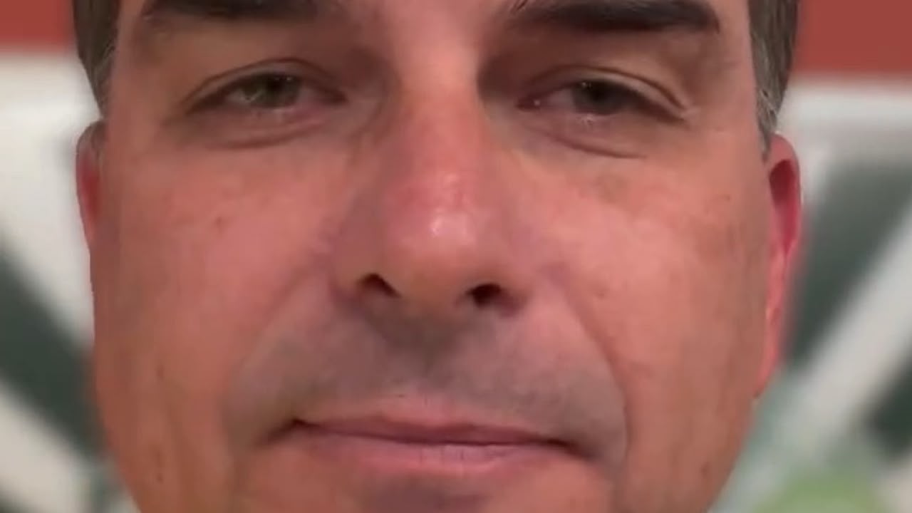 Vídeo: Flávio Bolsonaro sai em defesa de Neymar após Lula chamar atacante de "convocado home office"