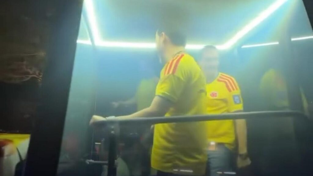 Abelardo De La Espriella celebra vitória em carro blindado estilo papamóvil na Colômbia; veja vídeo