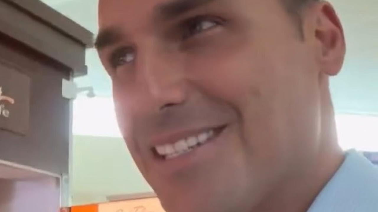 Eduardo Bolsonaro desafia Moraes após condenação e diz: "Você não vai me parar"; veja vídeo
