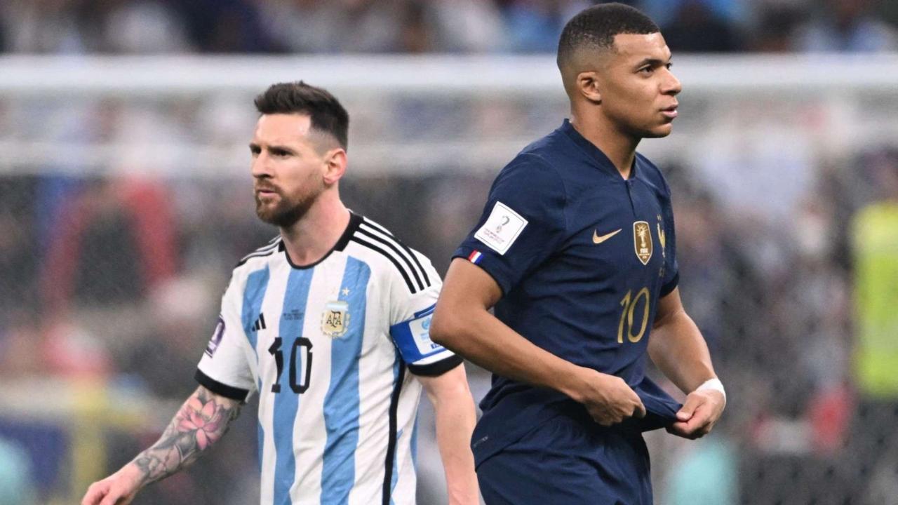 Messi e Mbappé travam disputa histórica pela artilharia das Copas; argentino tem 18 gols e francês, 16