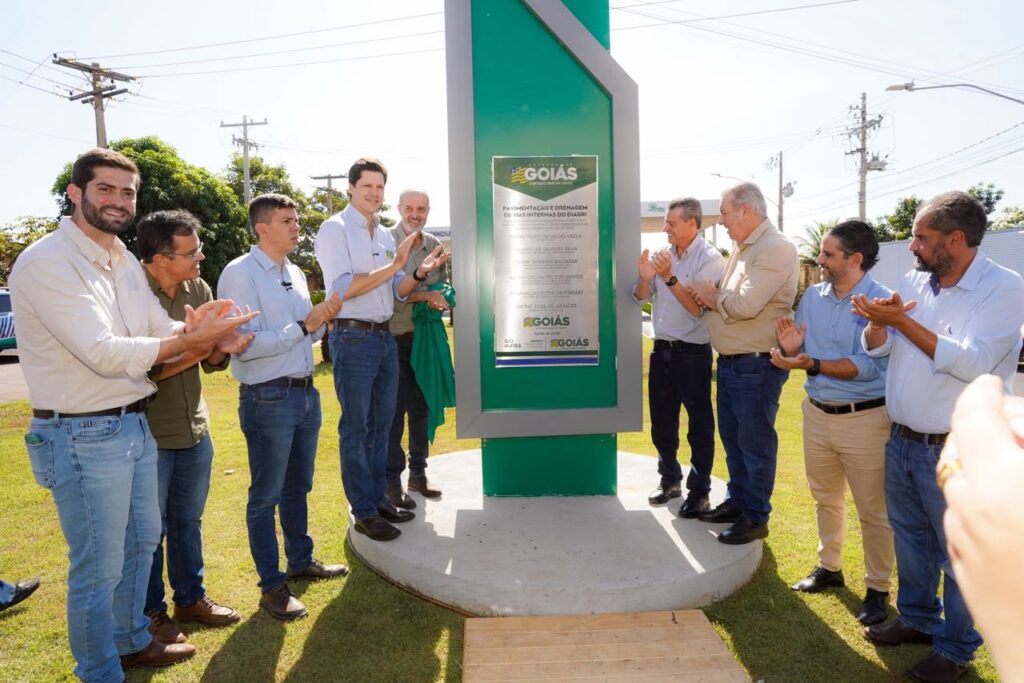 Daniel Vilela inaugura asfalto e leva ações sociais a Itumbiara